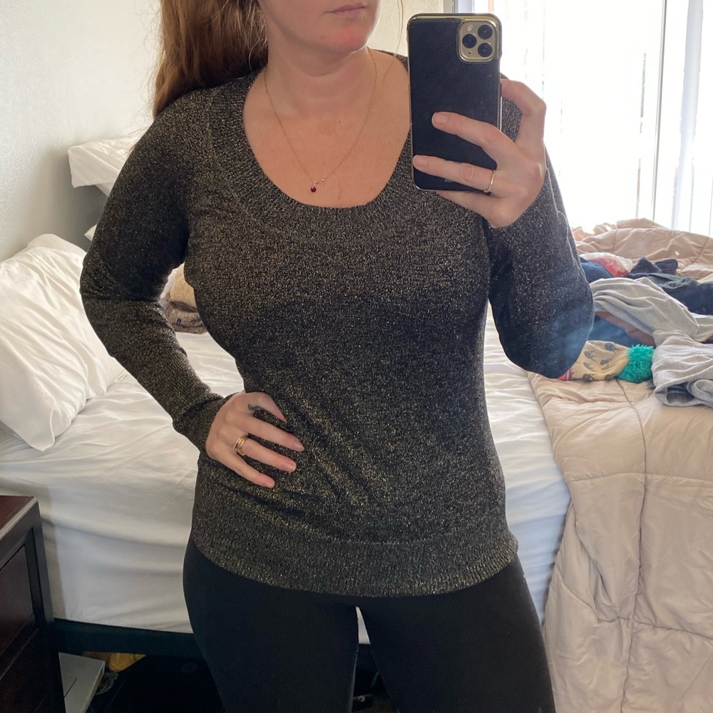 Black & Gold long sleeve fitted top